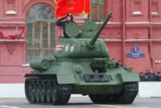 行進戦車たった1両!? モスクワで対独勝利式典が開催 新兵器の姿もあったけど…