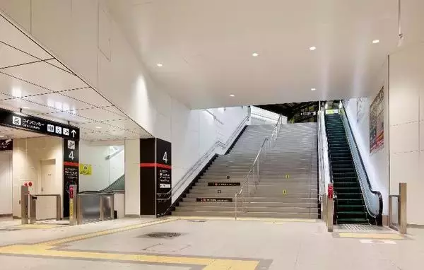 生まれ変わるJR京橋駅 壁画の楕円と水平線が意味するものとは？