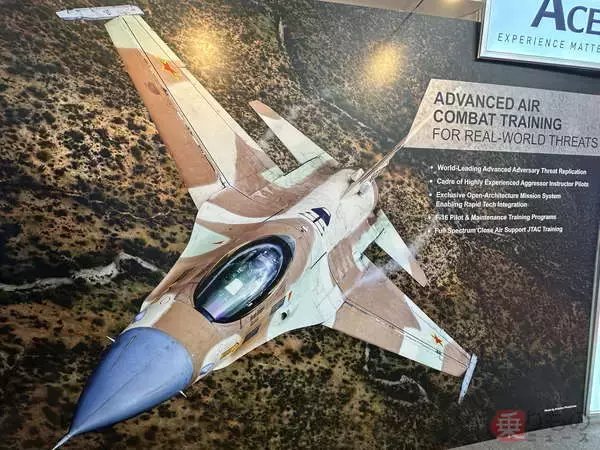 「腕利きパイロット、あえて“縛りプレイ”！  戦闘機150機持つナゾの民間会社の意外すぎる仕事内容とは」の画像