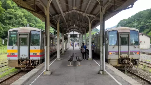 「方針決定は2027春 終局を迎える「JR超赤字路線」結論先送り？ “次”を模索する動きも」の画像