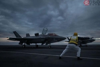 NATO演習で「蛇の目のF-35」がフィンランドに初飛来! 英空母も参加し「戦時に最重要な機能」を提供