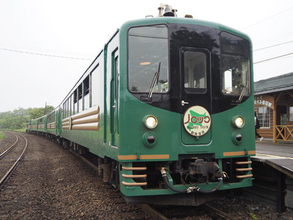 「37年の歴史に幕」を目前に大盛況！ 北の名物「日本有数の“遅い列車”」に乗ったら「あの車両もそろそろだな…」と思いだした件