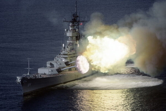 トランプ大統領「自分の名の戦艦だ！」なぜ今さら？ レーザー＆レールガン搭載の「21世紀の軍艦」じつは“戦艦”と呼ぶに相応しいかも