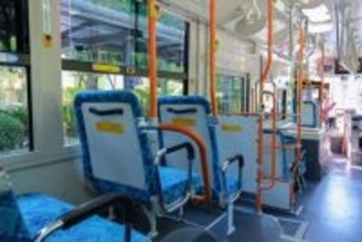 なぜバスの座席は“カッチカチ”？ 「硬さ」に隠された合理的すぎる理由 言われてみれば鉄道と違うかも