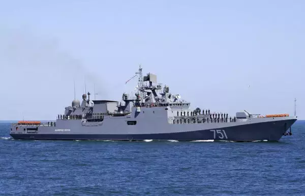 ロシア軍“ウクライナを脅かす”主力艦が損傷か？ 衛星写真で明らかに“安全地帯”で停泊のはずがまさかの被弾