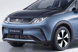 「立体駐車場に入るEV」がやっと登場！ 363万円～ 中国BYDの新型コンパクトEV「ドルフィン」発売