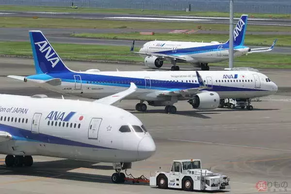 「旅客機の席番号、なんかおかしくね？」 左から「A、B、C、H、J、K」数字もヘン！ 実は重要な“工夫”だった！