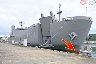 自衛艦にも！ 巨大船の横にある「謎の数字とマーク」なんのため？ じつは「命を守る限界線」だった