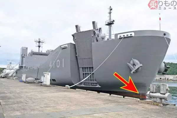 自衛艦にも！ 巨大船の横にある「謎の数字とマーク」なんのため？ じつは「命を守る限界線」だった