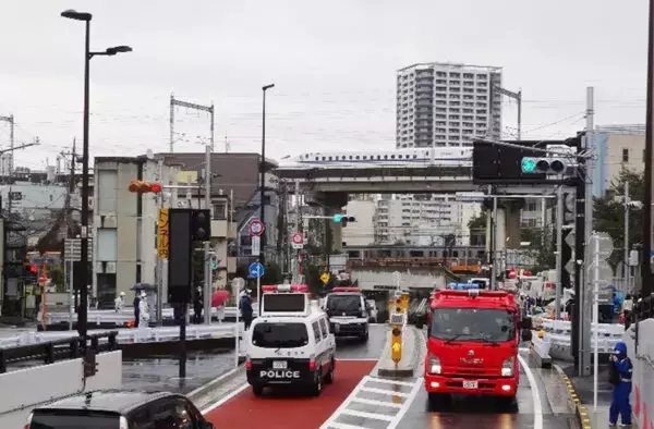 アンダーパス開通から5年、東京下町のJR踏切ついに9月“廃止”へ ぐるぐる歩道橋で「4層立体」に