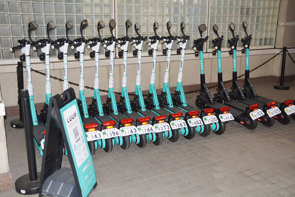 新ルール「ほぼ自転車扱い電動キックボード」を体験 施行は2年内 課題は山積み