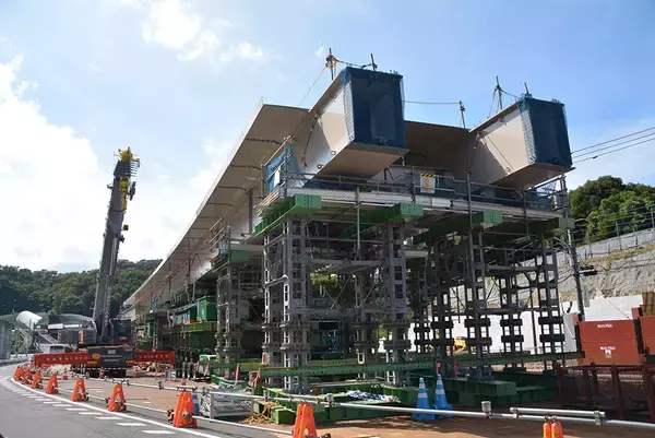 橋が架かった「八王子南バイパス」できたらどうなる？ 建設進む高スペック“新・国道20号”