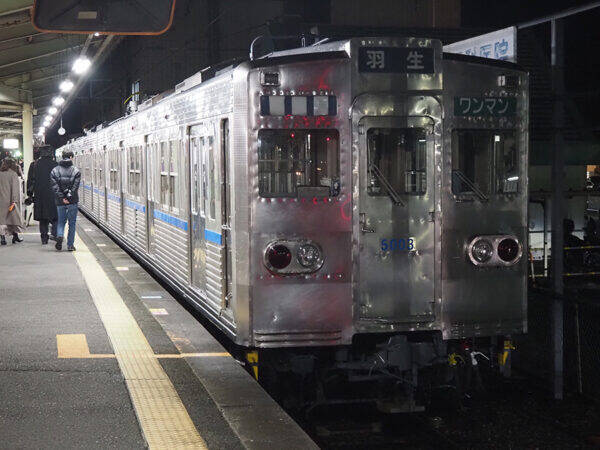 埼玉県内だけで7時間！ 日本唯一のテンダーSL「夜行列車」に乗った 「こんな夜中にまさか…」の連続!?