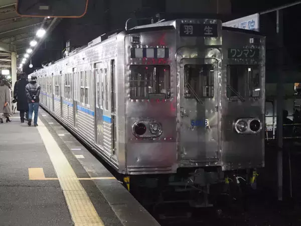 「埼玉県内だけで7時間！ 日本唯一のテンダーSL「夜行列車」に乗った 「こんな夜中にまさか…」の連続!?」の画像