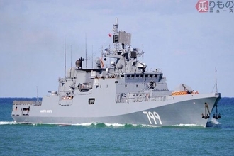 ロシア海軍の拠点港を「多数の新兵器」が強襲 すさまじい対空砲火や炎上の様子を捉えた映像が公開