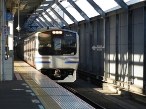 ホントに乗り換え駅ですか!? 「遠すぎる乗り換え」に不満集まる 商店街連絡＆長～い通路 これでも便利になったほう？