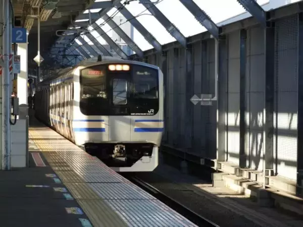 ホントに乗り換え駅ですか!? 「遠すぎる乗り換え」に不満集まる 商店街連絡＆長～い通路 これでも便利になったほう？