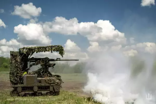 ロシア軍陣地に「地上ドローン」が射撃を浴びせる ウクライナが映像公開 ここまでできる「人の代わり」