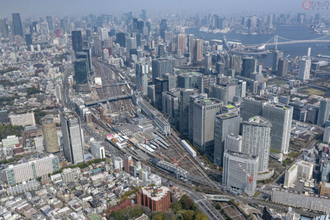 JR線の上で「3300tの塊」が動き、令和の「新・天空都市」が本格始動 激変する品川駅一帯を空から観察