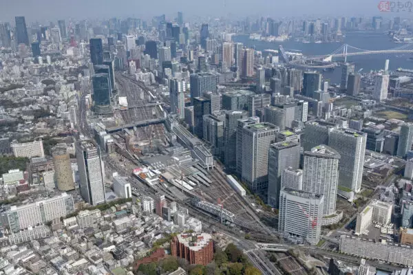 JR線の上で「3300tの塊」が動き、令和の「新・天空都市」が本格始動 激変する品川駅一帯を空から観察