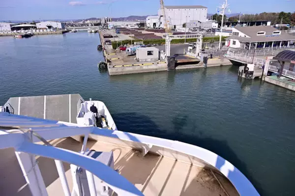 世界初になる「自動運航の“フェリー”」に乗った！ 車の自動運転と全然違う！ 「海の銀座」瀬戸内海でレベル4相当