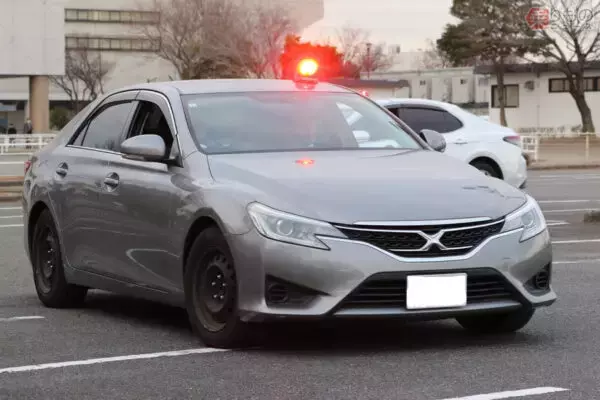 「1台800万円の360馬力仕様！「警視庁だけの怪物」白い覆面パトカー ついに引退か？」の画像