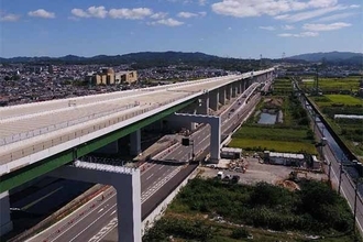 「新名神の側道」12月に拡幅 新アウトレットにつながる橋も4車線化 国道24号が混雑緩和へ
