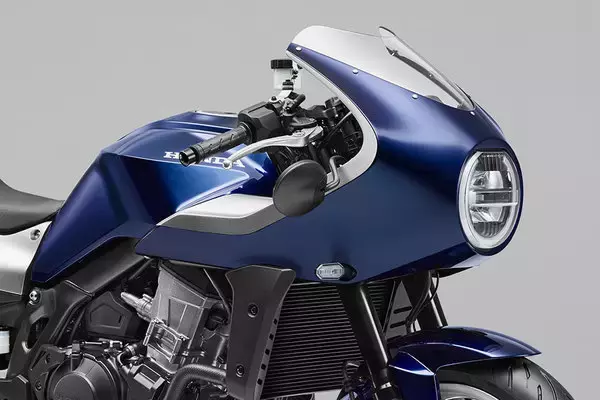 ホンダの新星「HAWK11」発売へ 1000cc超“大人のバイク”ロケットカウル2色展開