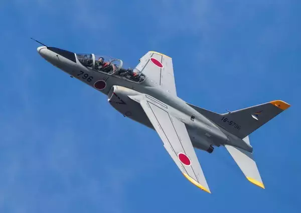 日本が誇る「純国産ジェット機」後継どうなる？ついに防衛装備庁が検討着手へ  ブルーインパルスでも使用
