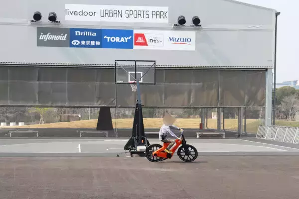 「「ほぼプラスチック製自転車」何がメリット？ 実際に乗ってみたら「サドル高ぇ…」そのワケは」の画像