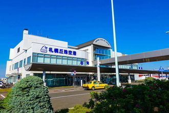 タイムズ、本気出しすぎ…！ 空新千歳⇔丘珠の移動が超便利に 空港間乗り捨てが「実質タダ」に…って、どういうこと!?