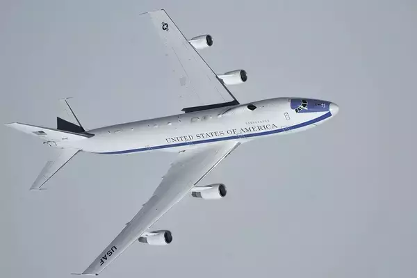 「世界の終わりに飛ぶ飛行機」後継機 ベースは大韓航空の中古機に決定!? やはりボーイング製に