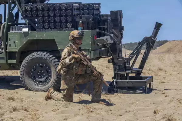 まるで“サソリの尾”みたいな迫撃砲!? わずか2分で撃って逃げる米軍の新兵器「スコーピオン」共同演習に登場！