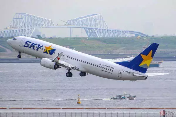 子どもが熱出した…→航空券“全額払い戻し”OK！ 旅のハードルをグンと下げる新措置を試行 スカイマークの思い