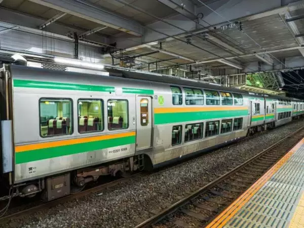 座って通勤・通学に「課金」、最も定着している路線はどこ？ いくらなら払えるか“上限”も明らかに！ 一方で“苦言”も多数!?
