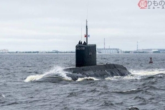 ロシア海軍の潜水艦に「異変」！ 衛星画像の分析で明らかに 船体に“巨大な傘”を設置か イギリス国防省が指摘