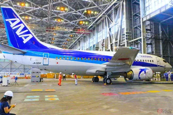 ANA「スーパードルフィン」また乗れる!? 唯一残る「整備訓練機」737-500で初の一般見学