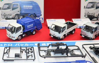 え!? 「通称“ゴミ収集車”の本気すぎるプラモデル」キタぞ！ 3000円弱でも納得品質…パッカー車呼びの背景に“老舗の矜持”