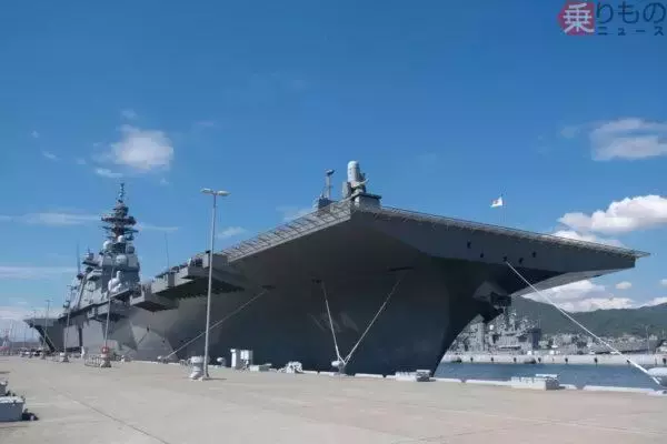 航行中の護衛艦「かが」の周辺に「巨大な海洋生物」が出現！ 艦艇勤務ならではの光景を海自公式が公開