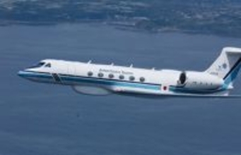 東京から遥か1500km！ 海保の救難ジェット機と海自ヘリが“見事な連携”を披露 絶海の漁船から急病人搬送の映像公開