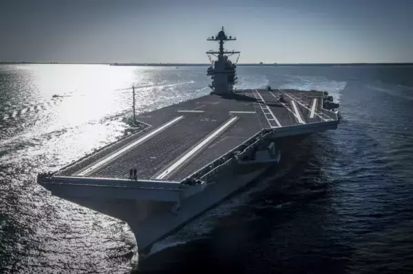 米海軍に焦り!?  最新空母「クリントン」の建造を前倒しへ 6600億円を投じて急ぐ“切実な理由”とは