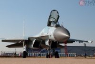 ロシア最新戦闘機の「保険」がもはや本命に!? 増備続くスホーイvsウクライナのF-16