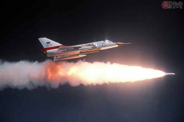 核ロケットで「来るなら来い」アメリカ守った究極の迎撃機F-106 市民生活の真横で