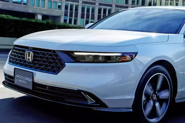 「追い越していいですか？ ブォォォォン…」も自動！ ホンダ量産車で初「手放し運転」ついに実現 新・アコード発売