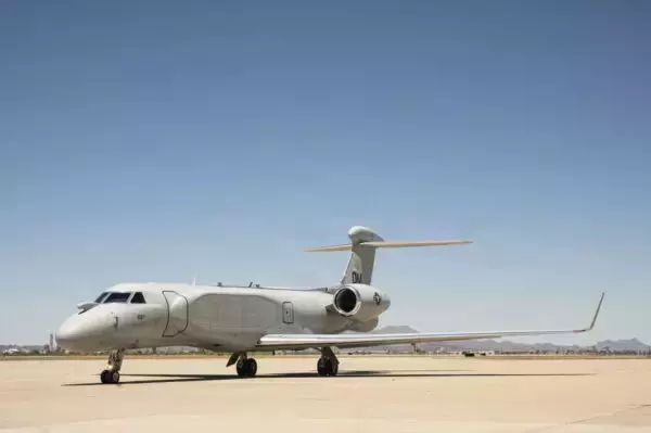 1機300億円のセレブジェットが「米軍の攻撃機」に転生!? 任務は“爆弾・ミサイル使わない攻撃” どういうこと？