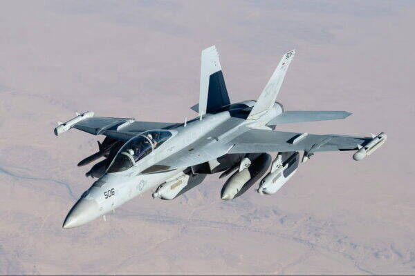 1機300億円のセレブジェットが「米軍の攻撃機」に転生!? 任務は“爆弾・ミサイル使わない攻撃” どういうこと？