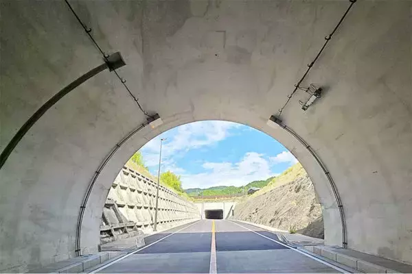 京奈和道から「紀伊半島横断ルート」へ！ 経路をガラッと変える連絡バイパスのトンネル、28年越しで10月開通 国道169号