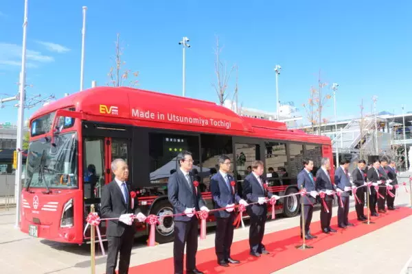 「国産EVバス」大量に導入へ 鮮やかな赤い車両が宇都宮でデビュー！  “1都市まるごと電気バス化”目指す