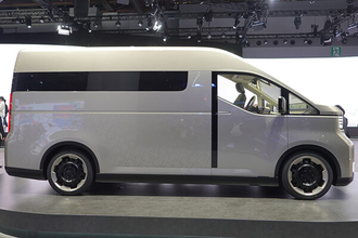 「ハイエースは変わらなければならない」 挑戦の途中の“ハイエースコンセプト”JMSで披露 もはや「走る部屋」だぞコレ