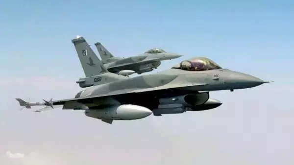 「中国・パキスタン共同開発の戦闘機」いらなくない？ “中東屈指の空軍国”がなぜ導入検討 見つめる先は？